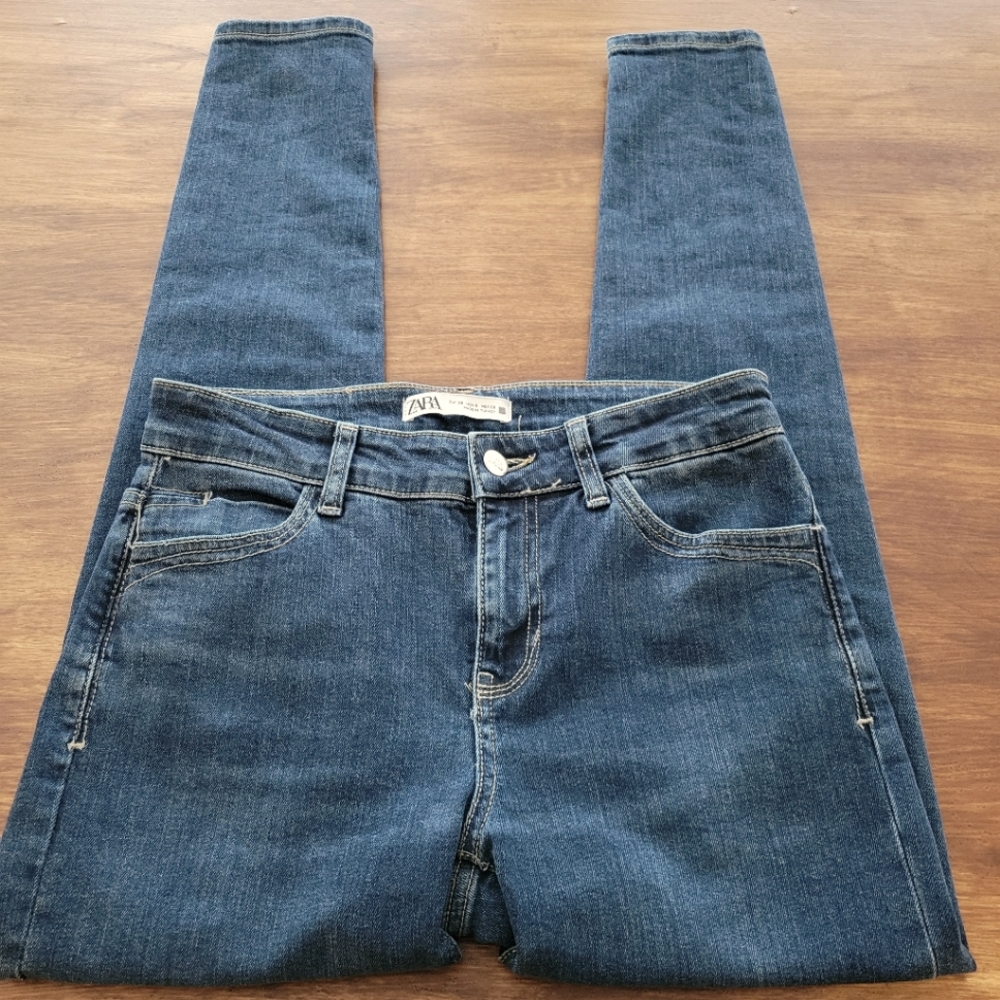 Zara Midrise Dark Wash  Skinny Jeans Size 6